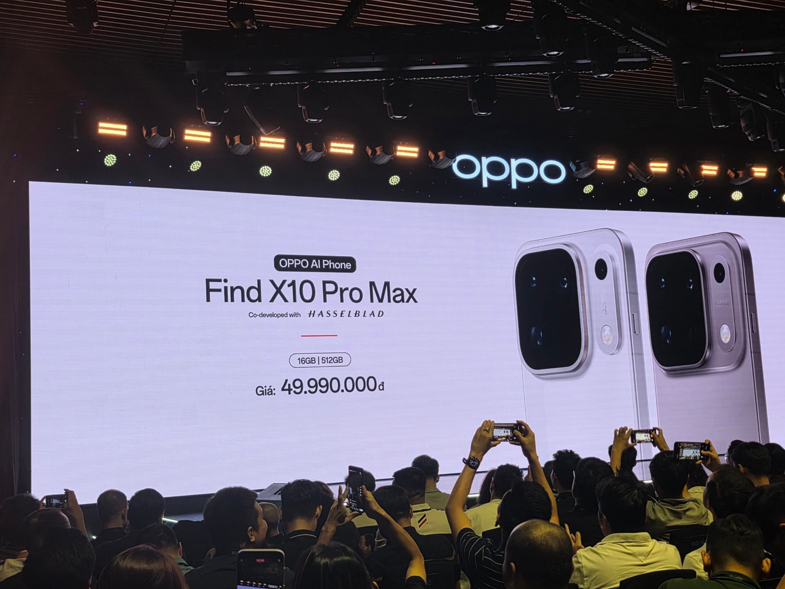 OPPO Find X10 Pro Max price slide at the launch in Ho Chi Minh City