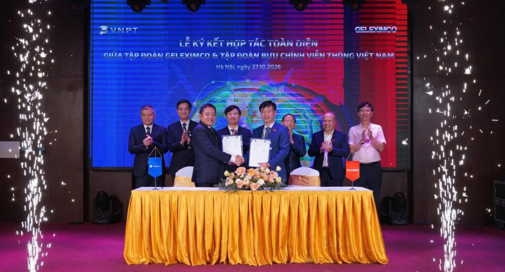 VNPT Signs Two Deals in One Day to Carry Digital Technology Into Factories and Banking